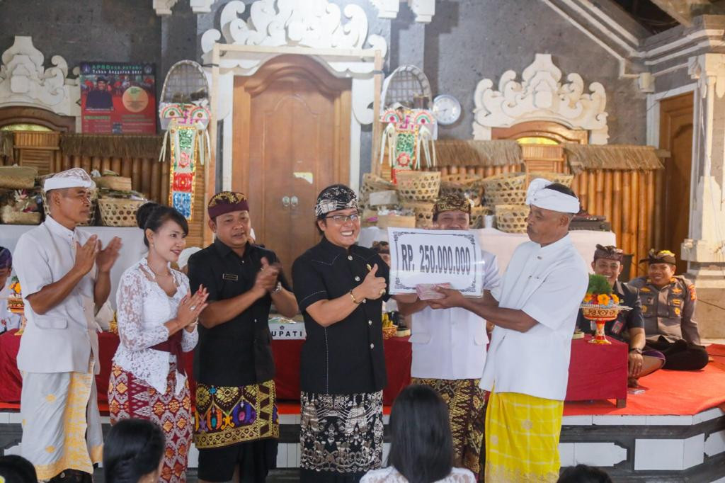 Bupati Giri Prasta Hadiri Karya Atma Wedana di Banjar Kerta Petang